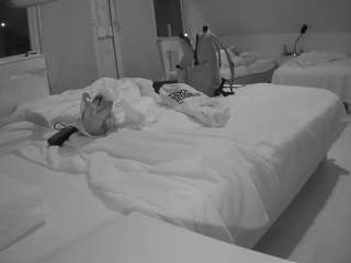 voyeurcam-julmodels-bed-2