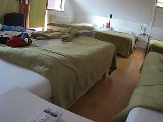 voyeurcam-julmodels-bed-2