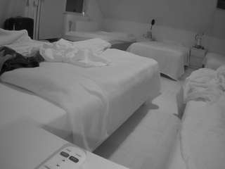 voyeurcam-julmodels-bed-2