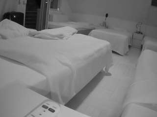 voyeurcam-julmodels-bed-2