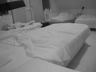 voyeurcam-julmodels-bed-2