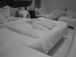 voyeurcam-julmodels-bed-2