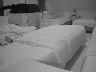 voyeurcam-julmodels-bed-2