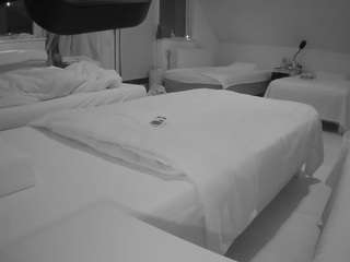 voyeurcam-julmodels-bed-2