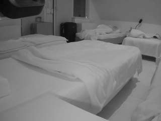 voyeurcam-julmodels-bed-2
