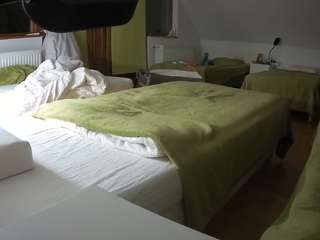 voyeurcam-julmodels-bed-2