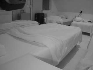 voyeurcam-julmodels-bed-2