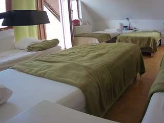 voyeurcam-julmodels-bed-2