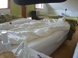 voyeurcam-julmodels-bed-2