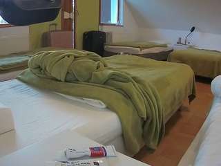 voyeurcam-julmodels-bed-2