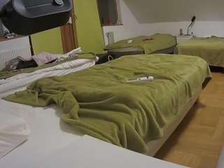 voyeurcam-julmodels-bed-2