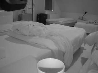 voyeurcam-julmodels-bed-2