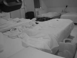voyeurcam-julmodels-bed-2
