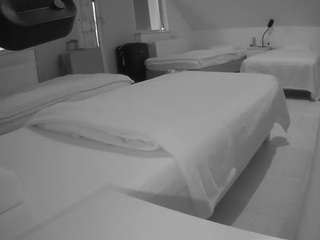 voyeurcam-julmodels-bed-2