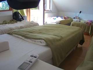 voyeurcam-julmodels-bed-2