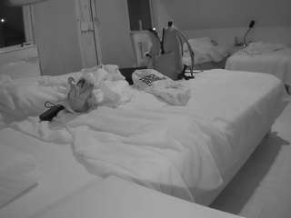 voyeurcam-julmodels-bed-2