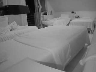 voyeurcam-julmodels-bed-2