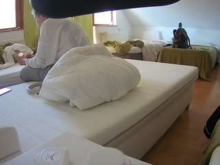 voyeurcam-julmodels-bed-2
