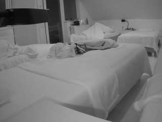 voyeurcam-julmodels-bed-2
