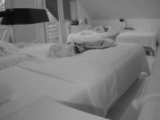 voyeurcam-julmodels-bed-2