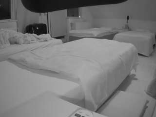 voyeurcam-julmodels-bed-2