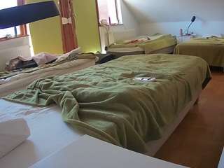 voyeurcam-julmodels-bed-2