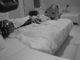 voyeurcam-julmodels-bed-2
