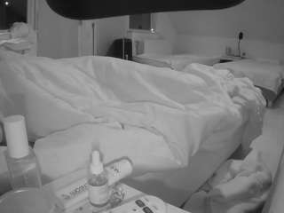 voyeurcam-julmodels-bed-2 Sex Cam Show