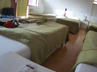 voyeurcam-julmodels-bed-2