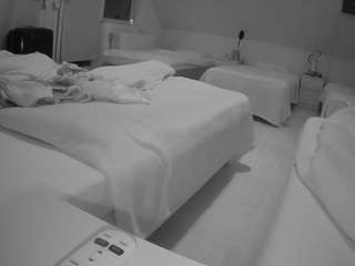 voyeurcam-julmodels-bed-2