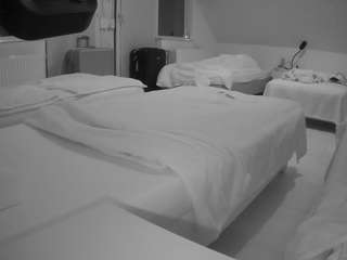 voyeurcam-julmodels-bed-2