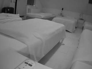 voyeurcam-julmodels-bed-2