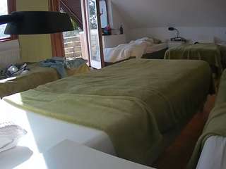 voyeurcam-julmodels-bed-2