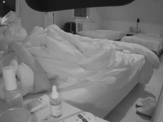 voyeurcam-julmodels-bed-2 cam