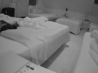 voyeurcam-julmodels-bed-2