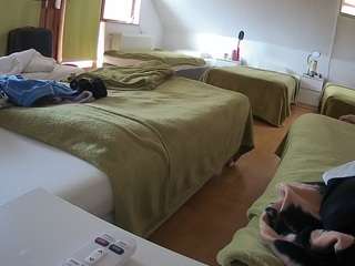 voyeurcam-julmodels-bed-2