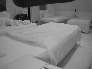 voyeurcam-julmodels-bed-2 Sex Cam Show