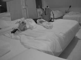 voyeurcam-julmodels-bed-2