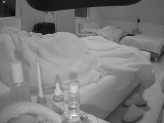 voyeurcam-julmodels-bed-2