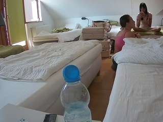 voyeurcam-julmodels-bed-2 Sex Cam Show