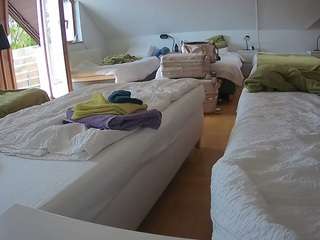 voyeurcam-julmodels-bed-2 Sex Cam Show