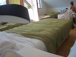 voyeurcam-julmodels-bed-2 Sex Cam Show