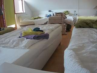 voyeurcam-julmodels-bed-2