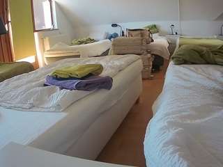 voyeurcam-julmodels-bed-2