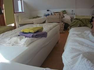 voyeurcam-julmodels-bed-2