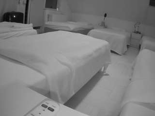 voyeurcam-julmodels-bed-2