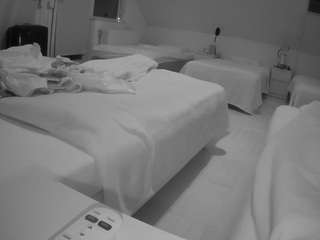 voyeurcam-julmodels-bed-2 Sex Cam Show