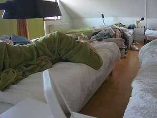 voyeurcam-julmodels-bed-2