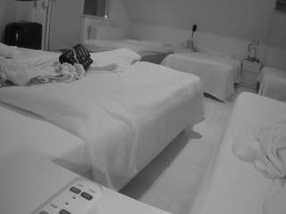voyeurcam-julmodels-bed-2