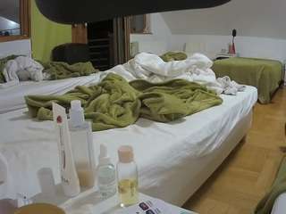 voyeurcam-julmodels-bed-2